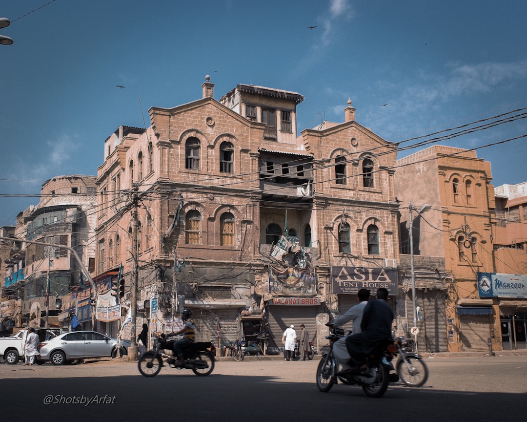 Lahore Food Guide: Nihari, Karahi & the Old City's Street Food