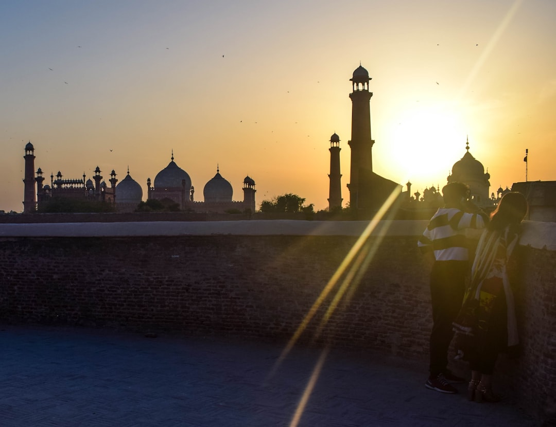 Lahore Historical Guide: Mughal Architecture & the Old Walled City